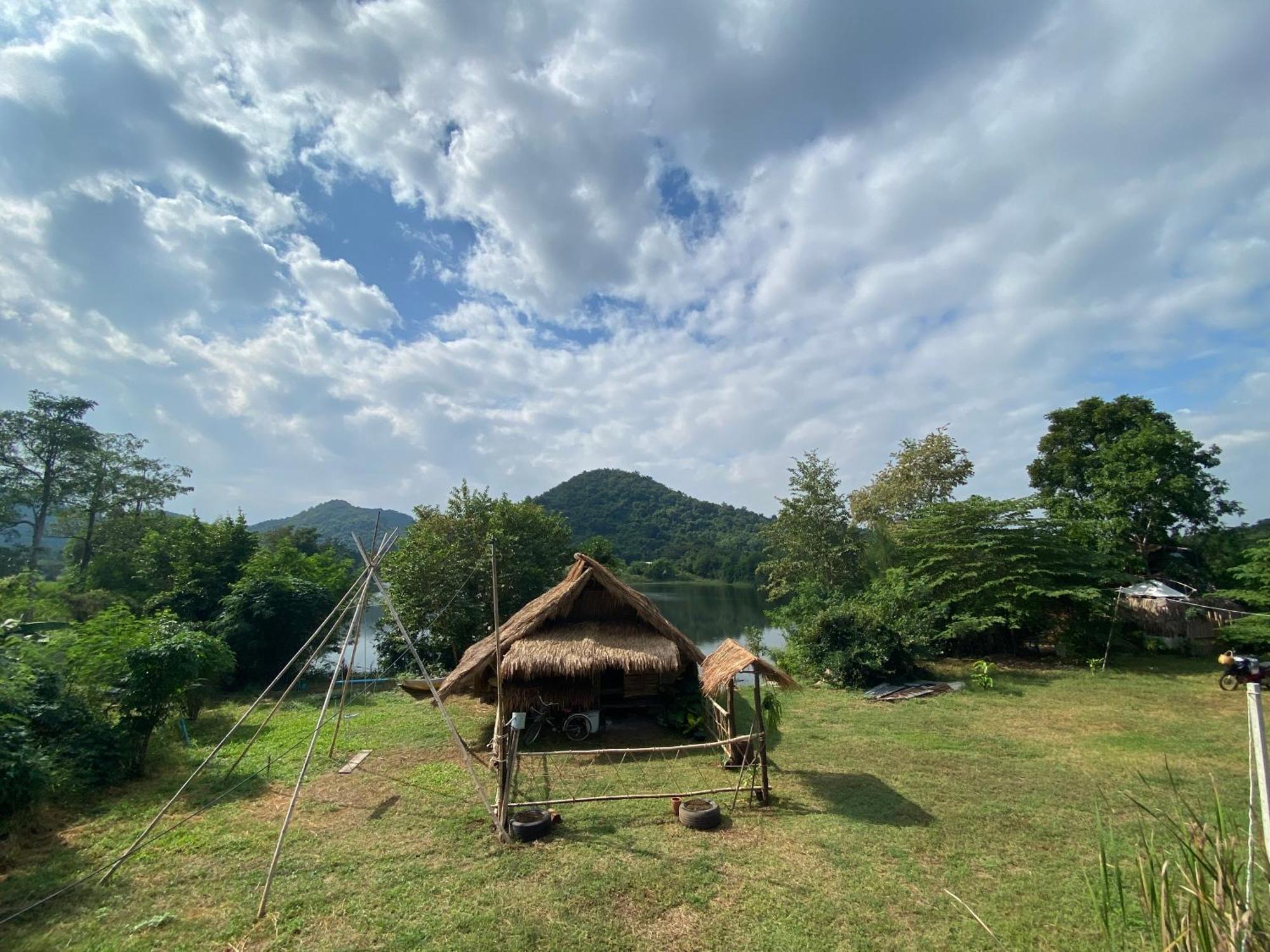 Royal Mountain Hut Hotel Ratchaburi Exterior foto
